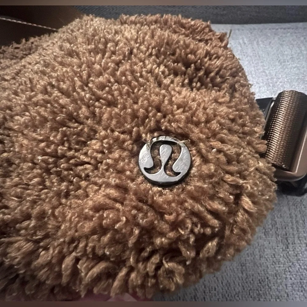 Lululemon Everywhere Belt Bag Brown Sherpa Fleece Travel Activewear Gym Casual